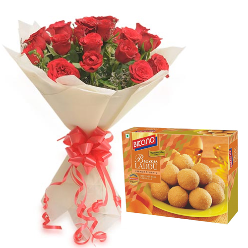 15 Red Roses Bunch with 500gms Besan Laddu