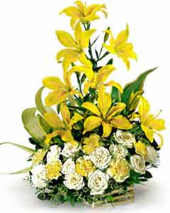 3 multibuds Lillium and 20 White & Yellow Roses in a Basket